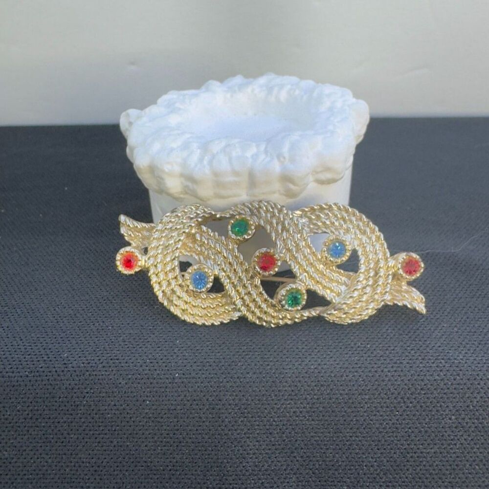 Vintage Sarah Coventry 1958 "Heritage" Brooch
